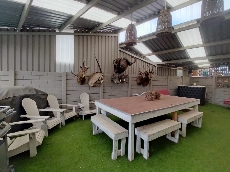 5 Bedroom Property for Sale in Mooinooi North West